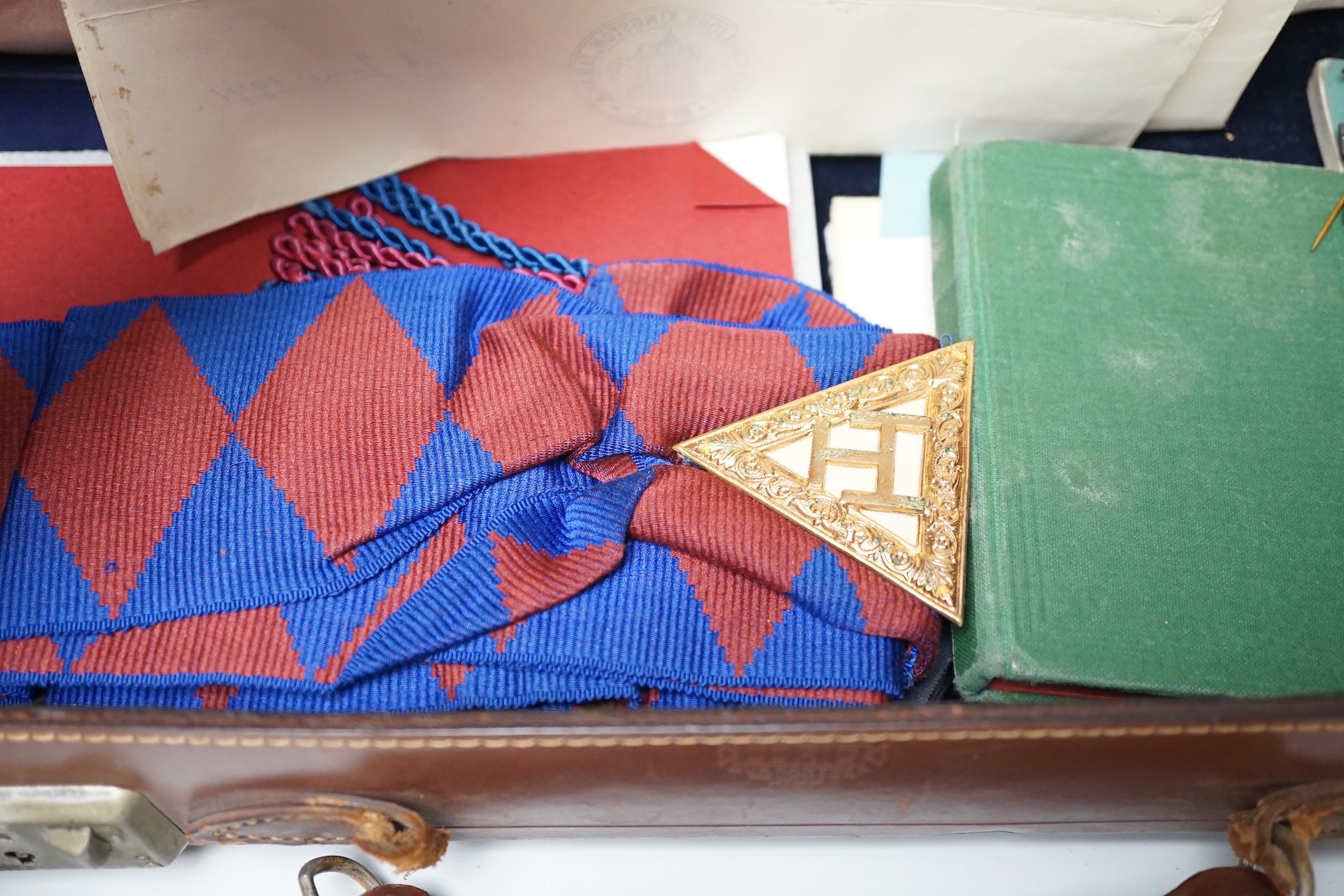 Various Masonic wares in a leather case
